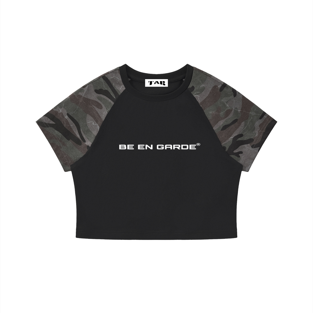 BE EN GARDE™ CAMO RAGLAN CROP TEE