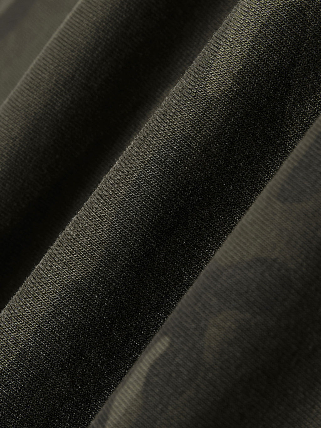 BE EN GARDE™ CAMO LOOSE LONG SLEEVE